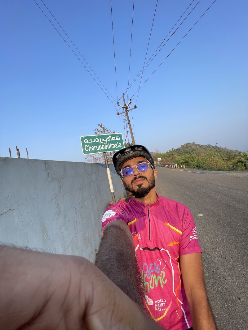 Cheruppadimala hairpin view point