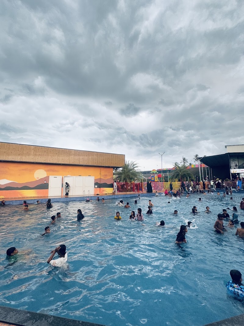 Vibe Land Family Pool, Parks and Resorts